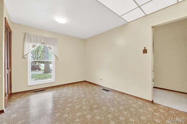 6819 Snead Court, Oakville, MO 63129