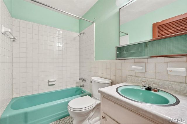 6819 Snead Court, Oakville, MO 63129
