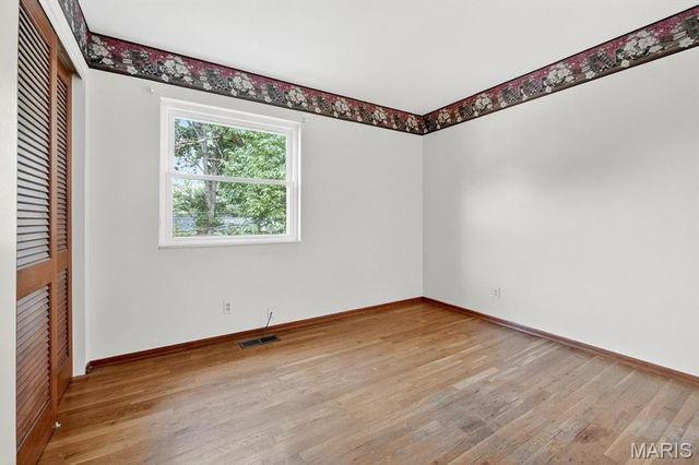 6819 Snead Court, Oakville, MO 63129