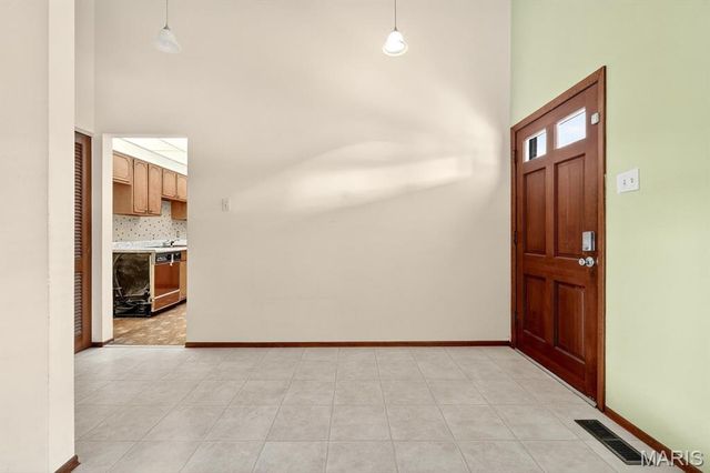 6819 Snead Court, Oakville, MO 63129