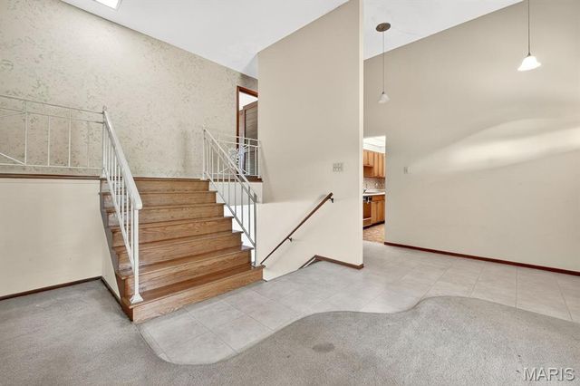 6819 Snead Court, Oakville, MO 63129