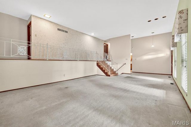 6819 Snead Court, Oakville, MO 63129