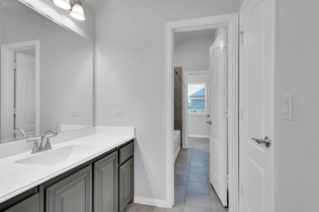 174 Half Moon Drive, Waxahachie, TX 75165