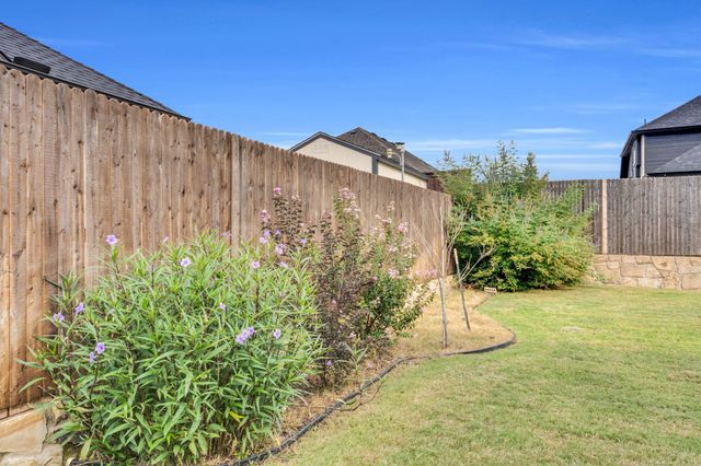 174 Half Moon Drive, Waxahachie, TX 75165