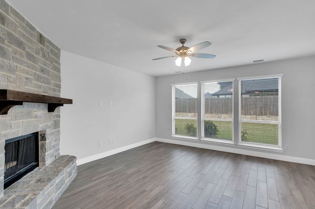 174 Half Moon Drive, Waxahachie, TX 75165