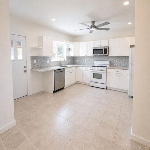 16422 Grand Central Parkway, Jamaica Hills, NY 11432