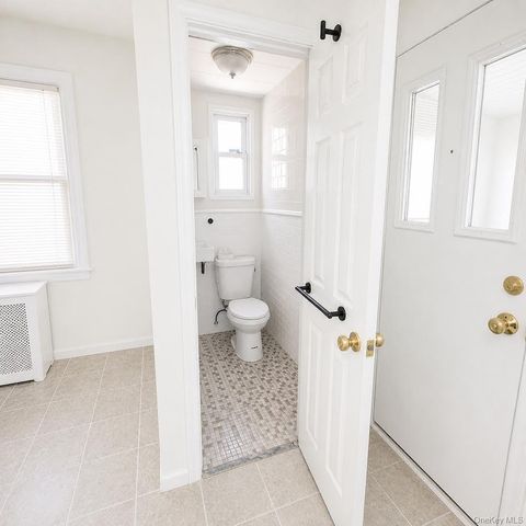 16422 Grand Central Parkway, Jamaica Hills, NY 11432