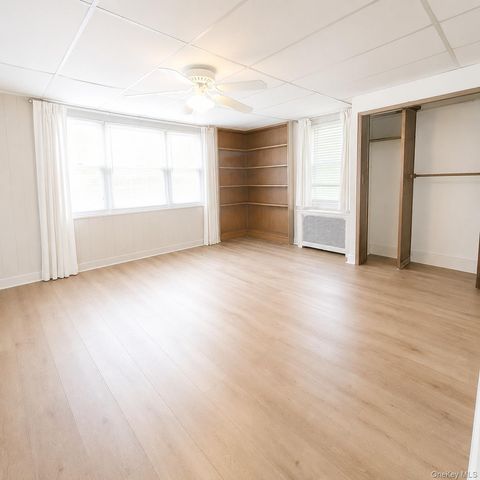 16422 Grand Central Parkway, Jamaica Hills, NY 11432