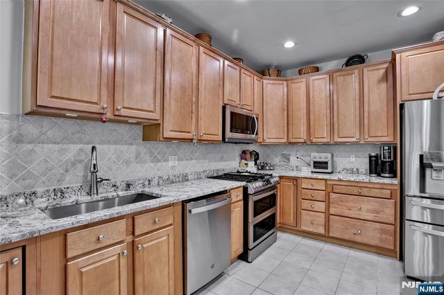 8415 Warrens Way, Wanaque, NJ 07465