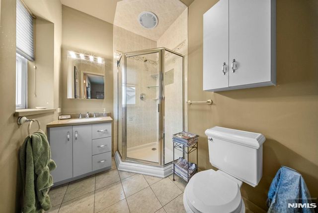 42 Home Place 40, Lodi, NJ 07644