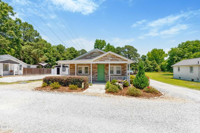 4386 S Highway 301 E, Four Oaks, NC 27524