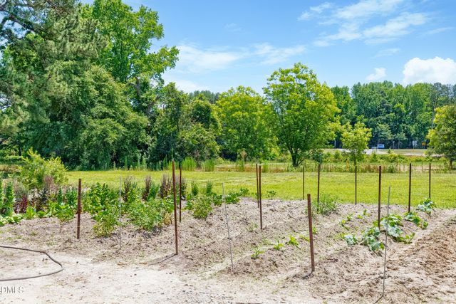 4386 S Highway 301 E, Four Oaks, NC 27524