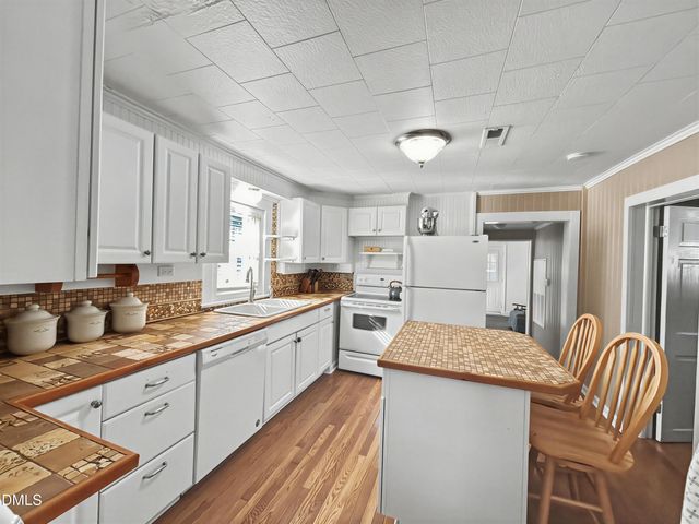 4386 S Highway 301 E, Four Oaks, NC 27524