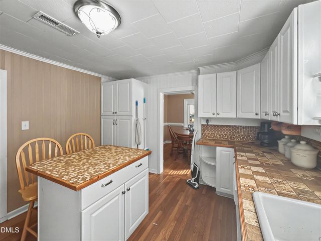 4386 S Highway 301 E, Four Oaks, NC 27524
