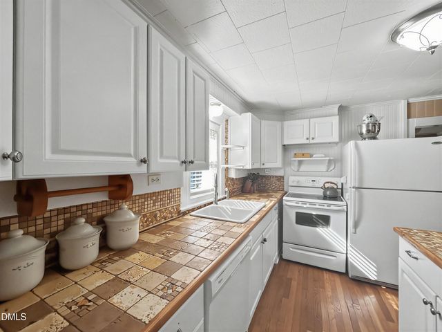 4386 S Highway 301 E, Four Oaks, NC 27524
