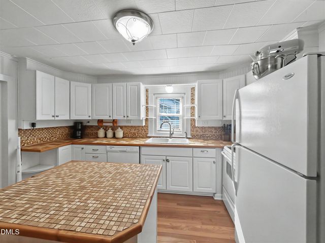 4386 S Highway 301 E, Four Oaks, NC 27524