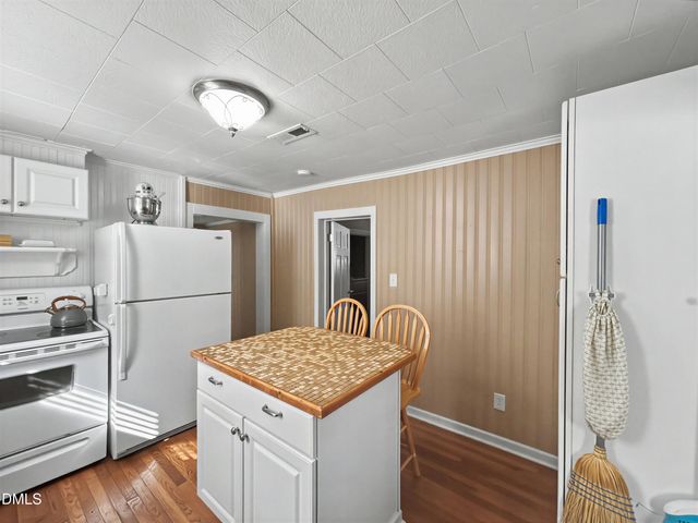 4386 S Highway 301 E, Four Oaks, NC 27524