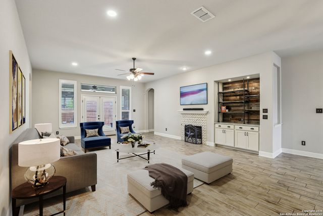 1073 Stone Crossing, New Braunfels, TX 78132