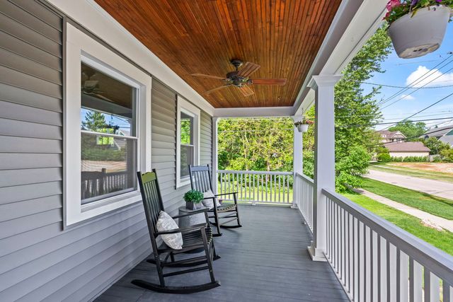 331 E Russell Street, Barrington, IL 60010