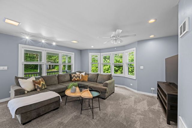 331 E Russell Street, Barrington, IL 60010