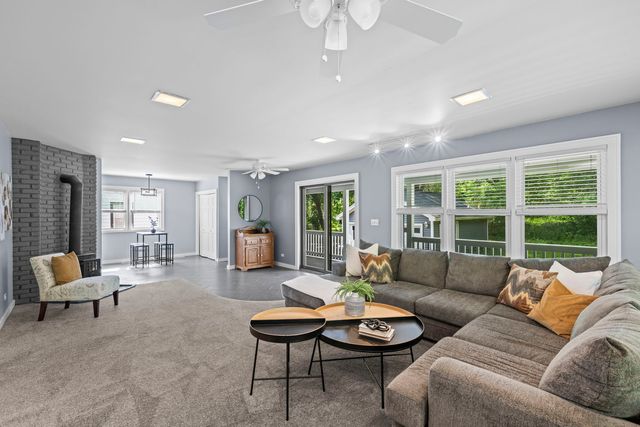 331 E Russell Street, Barrington, IL 60010