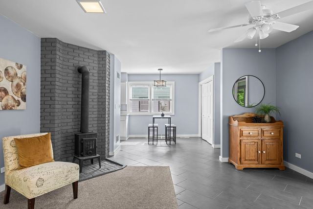 331 E Russell Street, Barrington, IL 60010