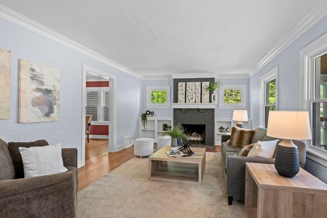 331 E Russell Street, Barrington, IL 60010