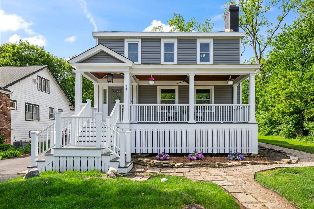 331 E Russell Street, Barrington, IL 60010