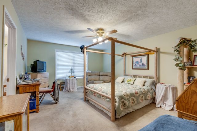 128 Pin Oaks Ln, Hohenwald, TN 38462