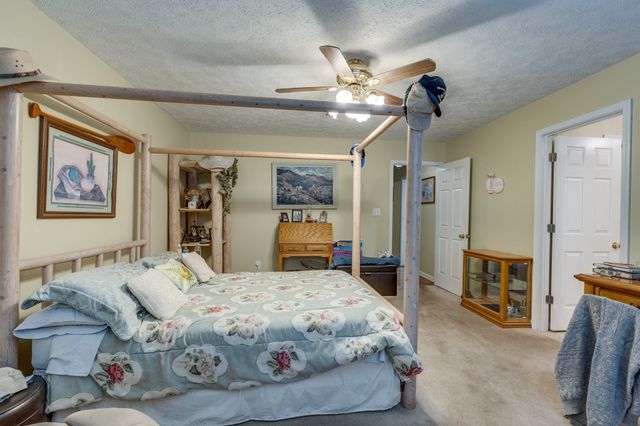 128 Pin Oaks Ln, Hohenwald, TN 38462