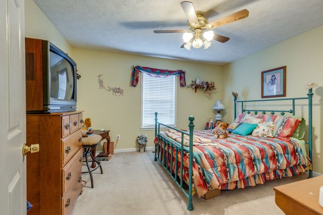 128 Pin Oaks Ln, Hohenwald, TN 38462