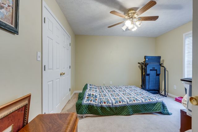 128 Pin Oaks Ln, Hohenwald, TN 38462