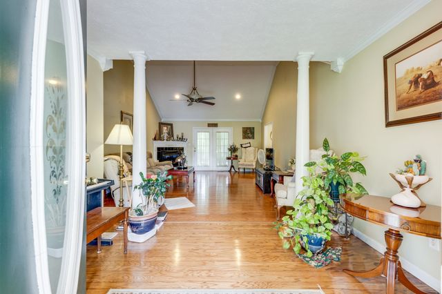 128 Pin Oaks Ln, Hohenwald, TN 38462