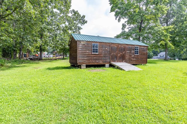 128 Pin Oaks Ln, Hohenwald, TN 38462