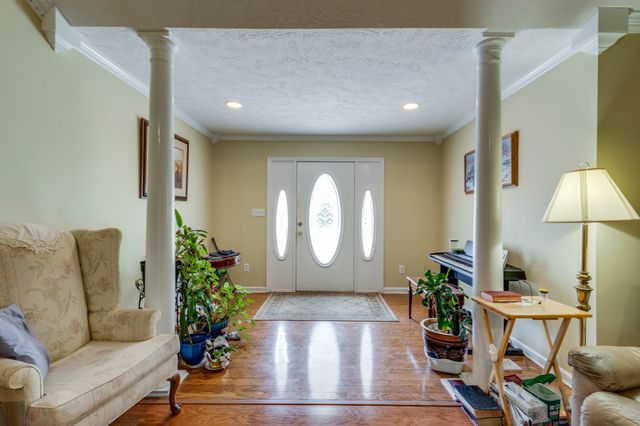 128 Pin Oaks Ln, Hohenwald, TN 38462