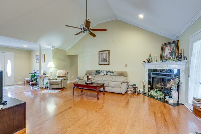 128 Pin Oaks Ln, Hohenwald, TN 38462