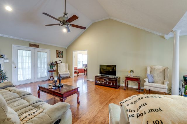 128 Pin Oaks Ln, Hohenwald, TN 38462