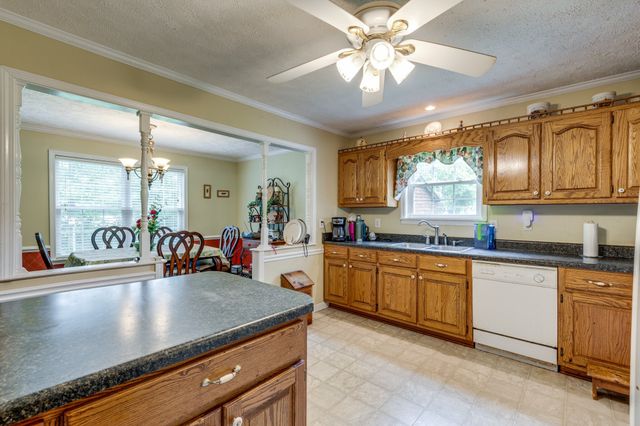 128 Pin Oaks Ln, Hohenwald, TN 38462