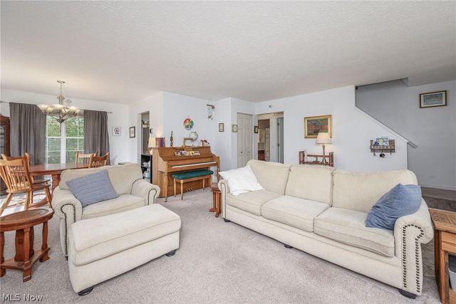 1722 W Idlewood Drive, Twinsburg, OH 44087
