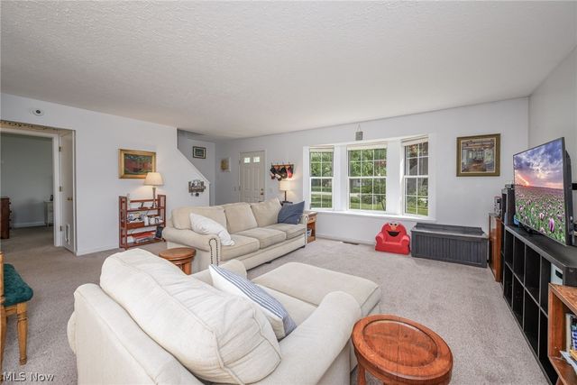 1722 W Idlewood Drive, Twinsburg, OH 44087