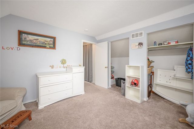 1722 W Idlewood Drive, Twinsburg, OH 44087