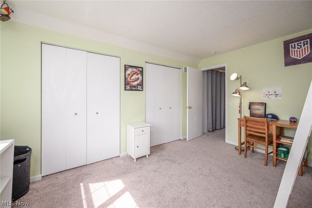 1722 W Idlewood Drive, Twinsburg, OH 44087