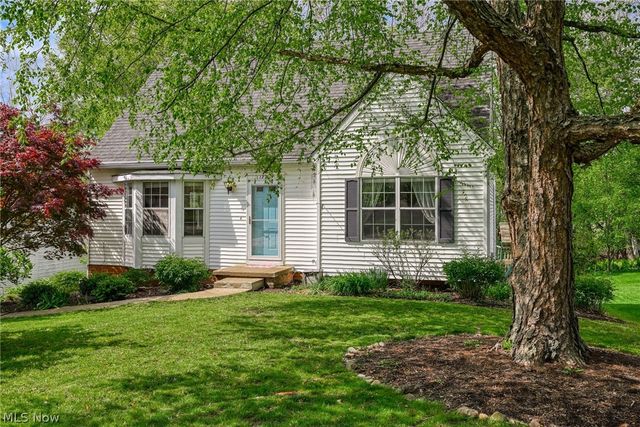 1722 W Idlewood Drive, Twinsburg, OH 44087