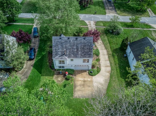 1722 W Idlewood Drive, Twinsburg, OH 44087