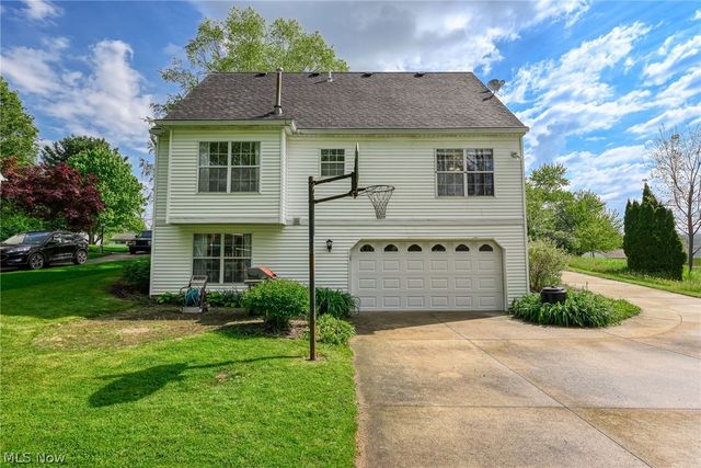 1722 W Idlewood Drive, Twinsburg, OH 44087