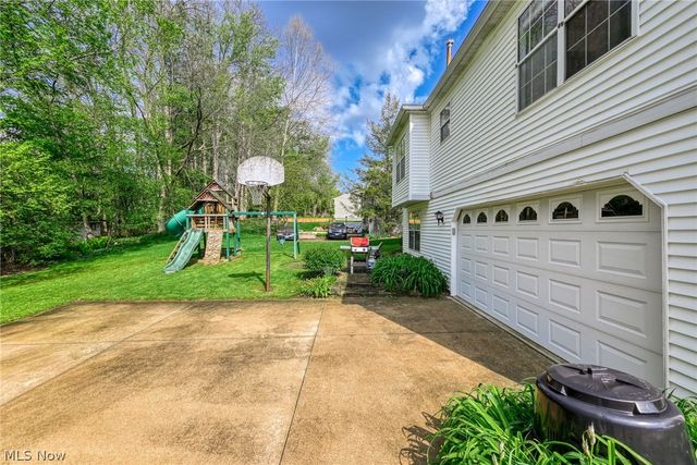 1722 W Idlewood Drive, Twinsburg, OH 44087