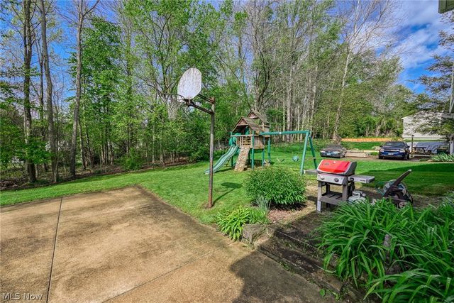 1722 W Idlewood Drive, Twinsburg, OH 44087