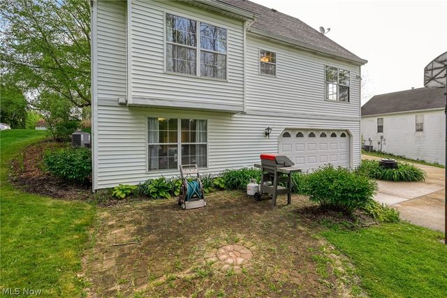 1722 W Idlewood Drive, Twinsburg, OH 44087