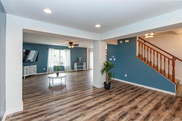 5588 W Woodhaven Drive, Mccordsville, IN 46055