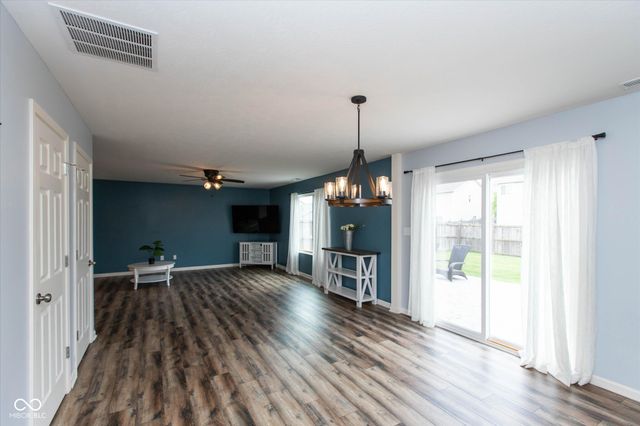 5588 W Woodhaven Drive, Mccordsville, IN 46055